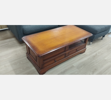 Table basse en merisier avec 2 grands tiroirs.