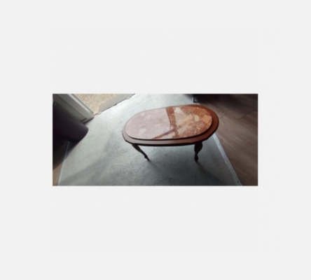 Table basse Louis XV plateau en marbre rose.