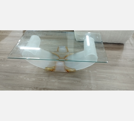 Table basse pied en plastique