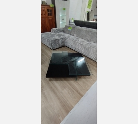 Table basse puzzle en verre et bois.