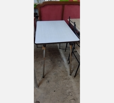 Table de cuisine blanche