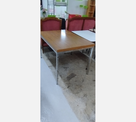 Table de cuisine pied en inox