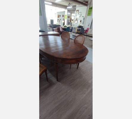 Table oblongue stye Louis XVI avec allonges.