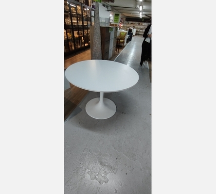 Table ronde pied tulipe.