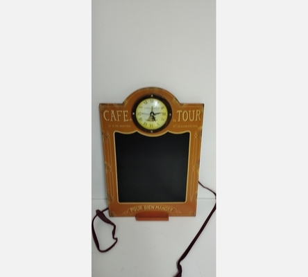 Tableau à craie avec horloge