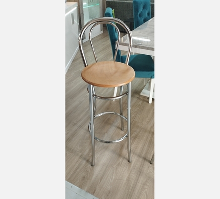 Tabouret de bar en métal.