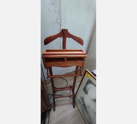 Valet de chambre en teck.