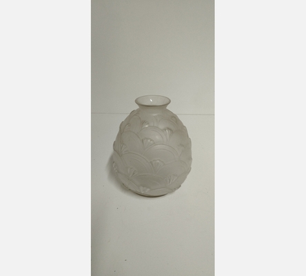 Vase boule Art Déco en verre pressé Espaivet