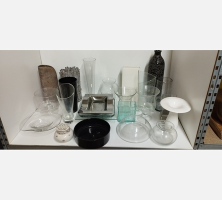 Vase divers et objet d'art florale.