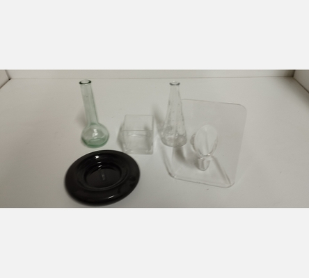 Vase divers et objet d'art florale.