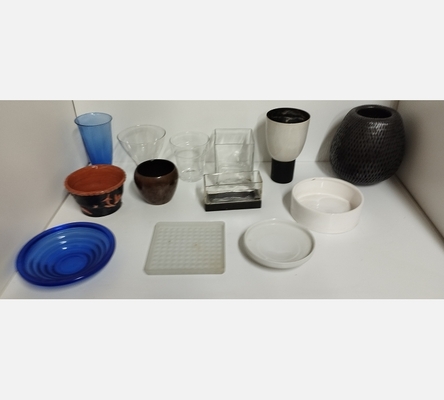 Vase divers et objet d'art florale.