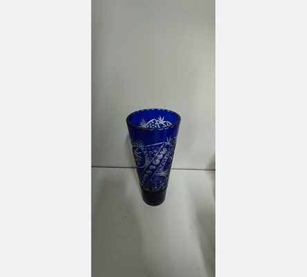 Vase en cristal bleu