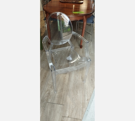Véritable fauteuil Louis Ghost transparent. Starck. Kartell