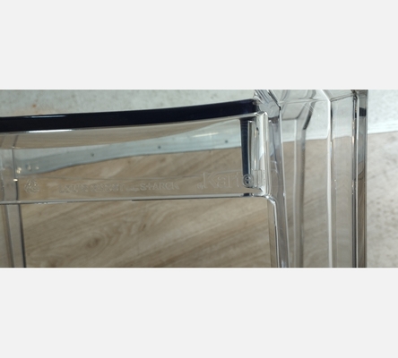 Véritable fauteuil Louis Ghost transparent. Starck. Kartell