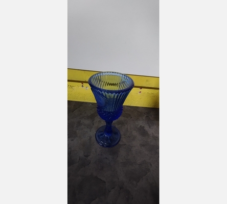 Verre à pied bleu