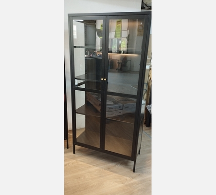 Vitrine en métal noir avec éclairage LED.